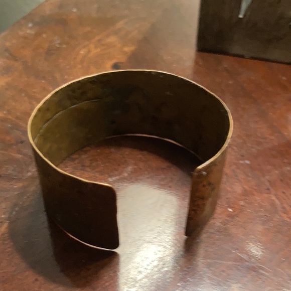 Hand crafted copper hammered cuff bracelet - Picture 3 of 7